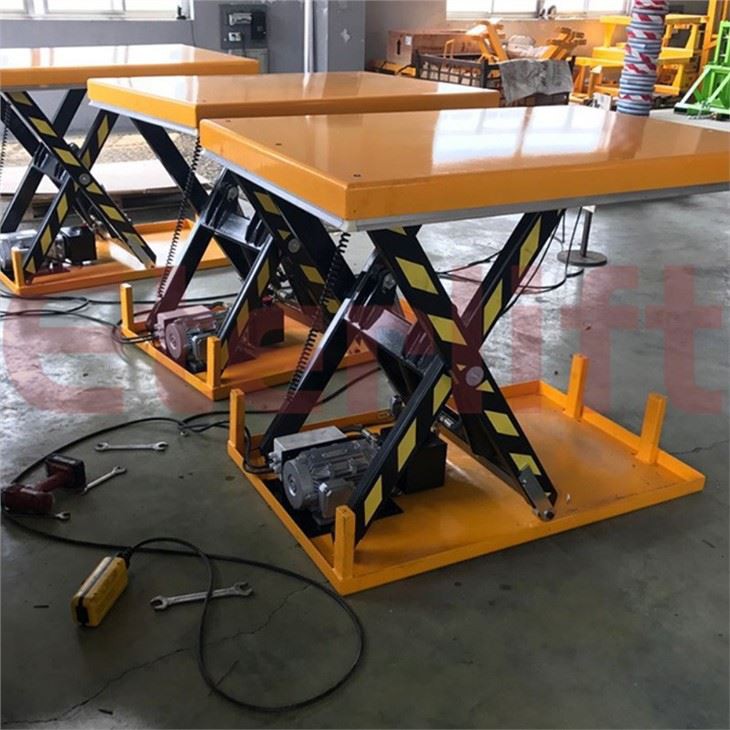 Reversible Scissor Lift For Cargo Transport