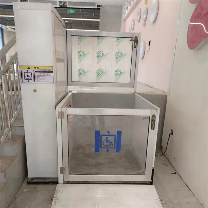 Platform menegak mengangkat untuk kerusi roda